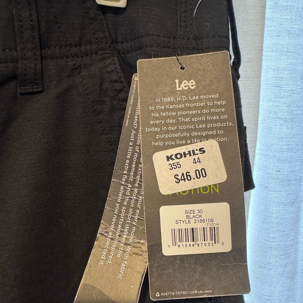 NEW Black Cargo shorts size 30 - Picture 3 of 5